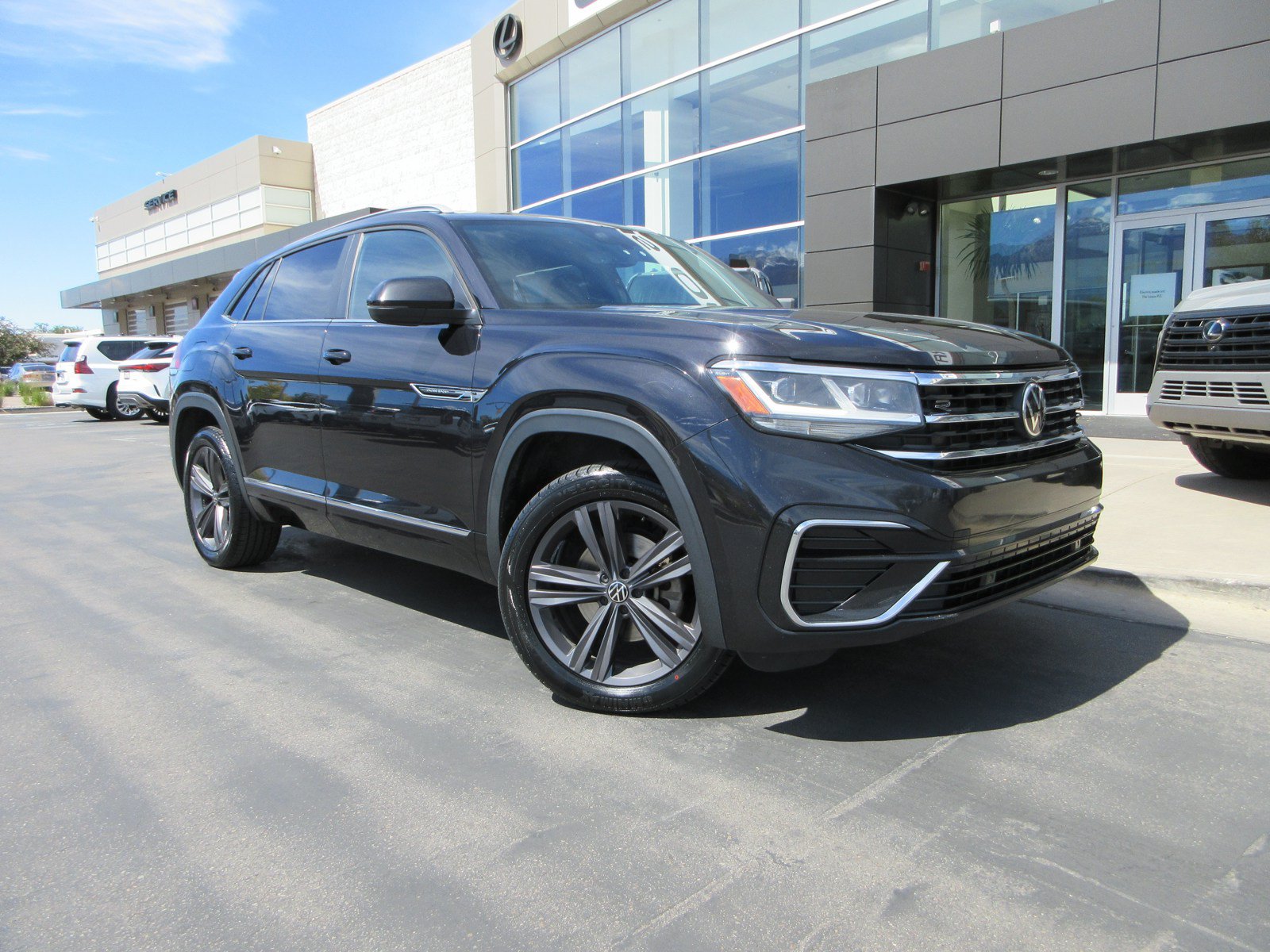 Used 2020 Volkswagen Atlas Cross Sport SE w/ Towing Package AWD/4WD image 15
