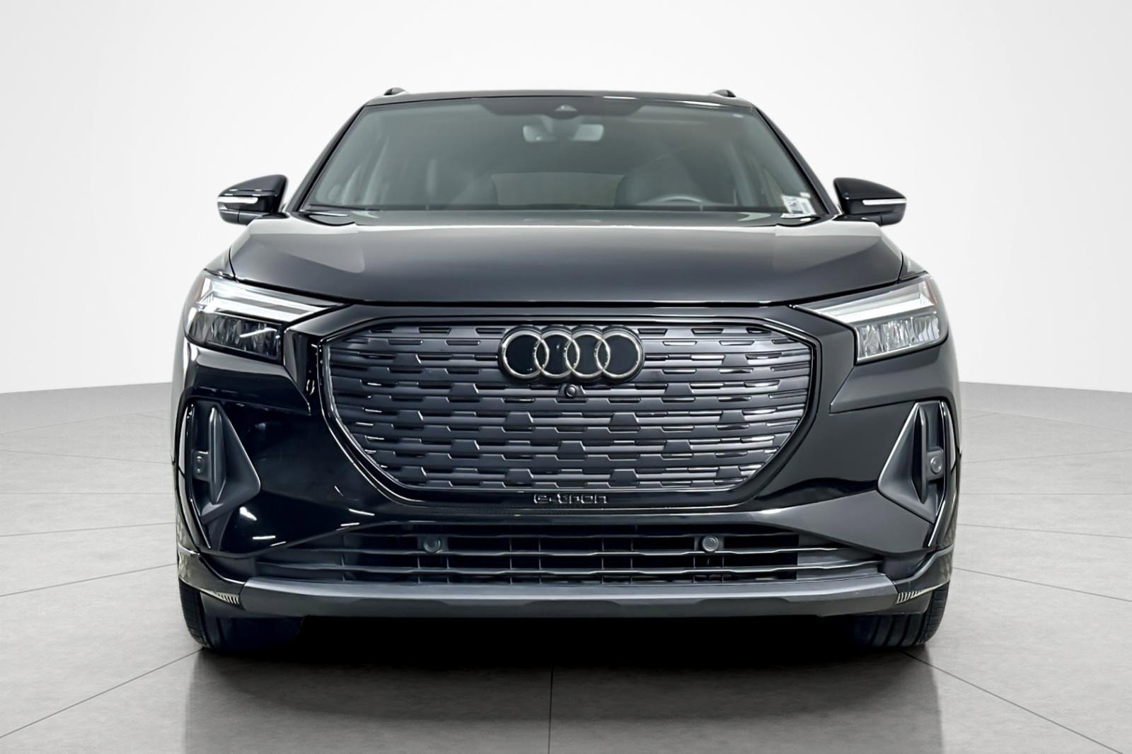 Used 2025 Audi Q4 e-tron Premium Plus image 8