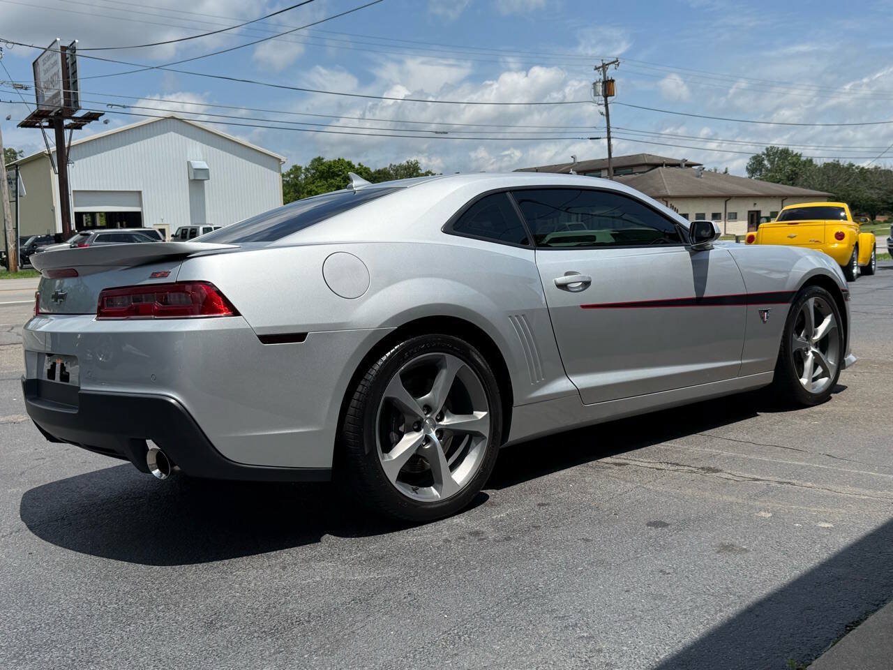 Used 2015 Chevrolet Camaro SS w/ Commemorative Special Edition RWD image 32