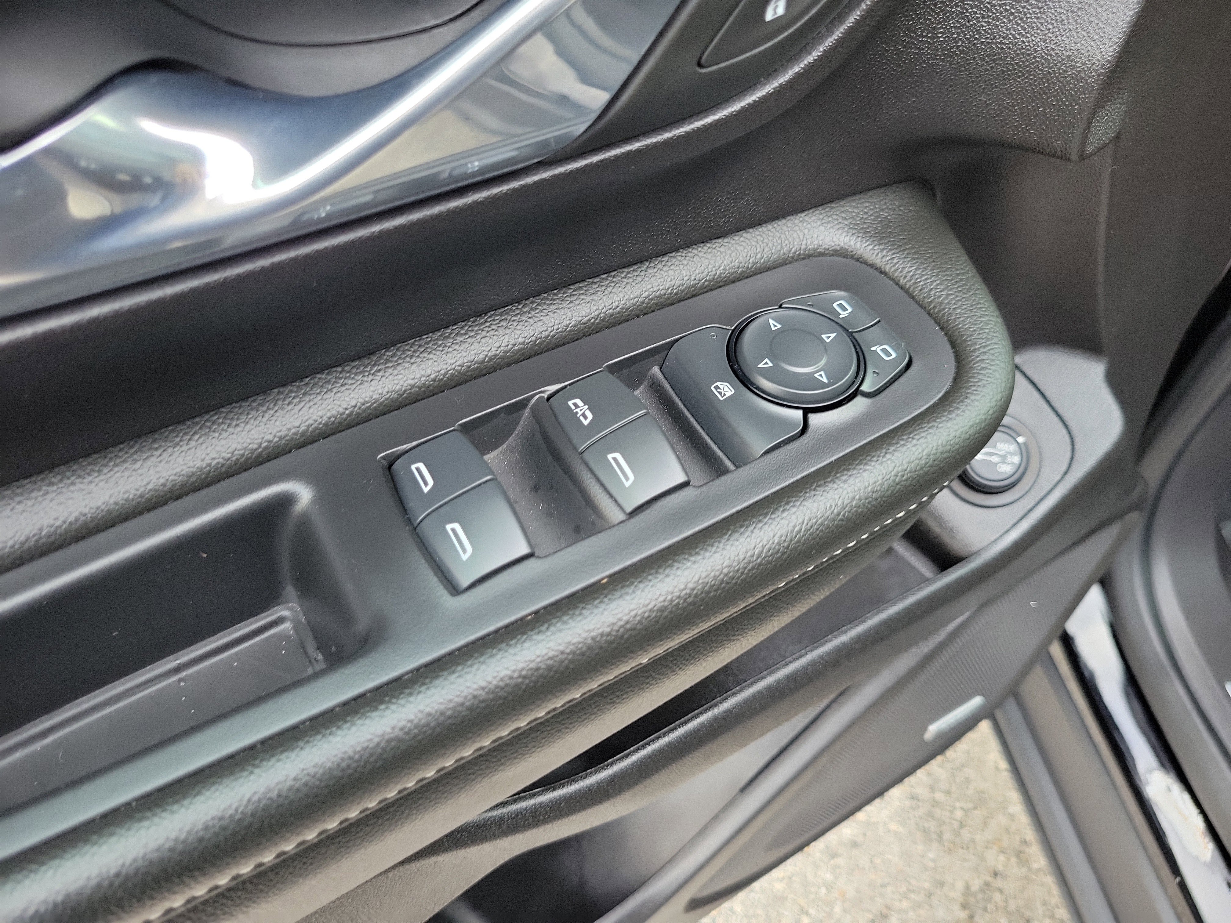 Used 2024 GMC Terrain Denali w/ Denali Premium Package image 25