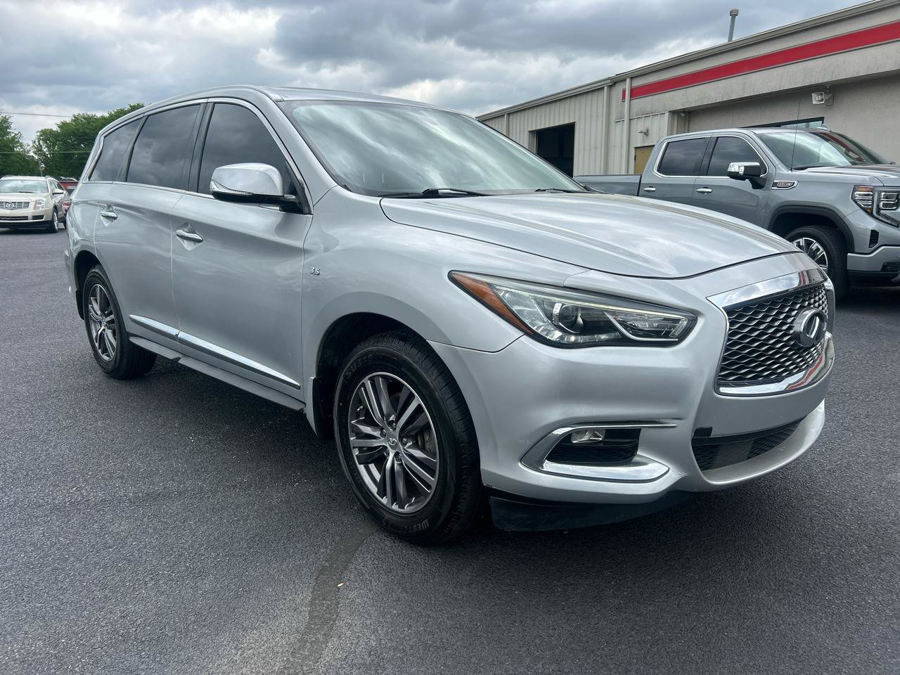 Used 2017 INFINITI QX60 Luxe AWD/4WD image 3
