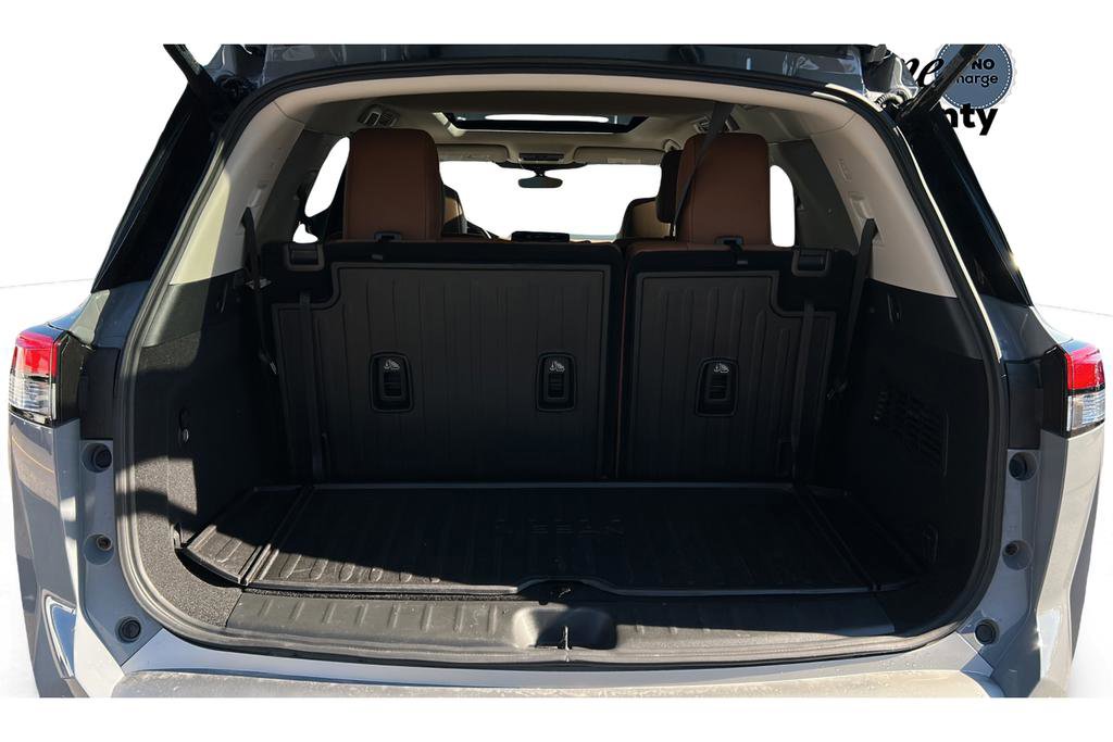 Used 2025 Nissan Pathfinder Platinum image 37