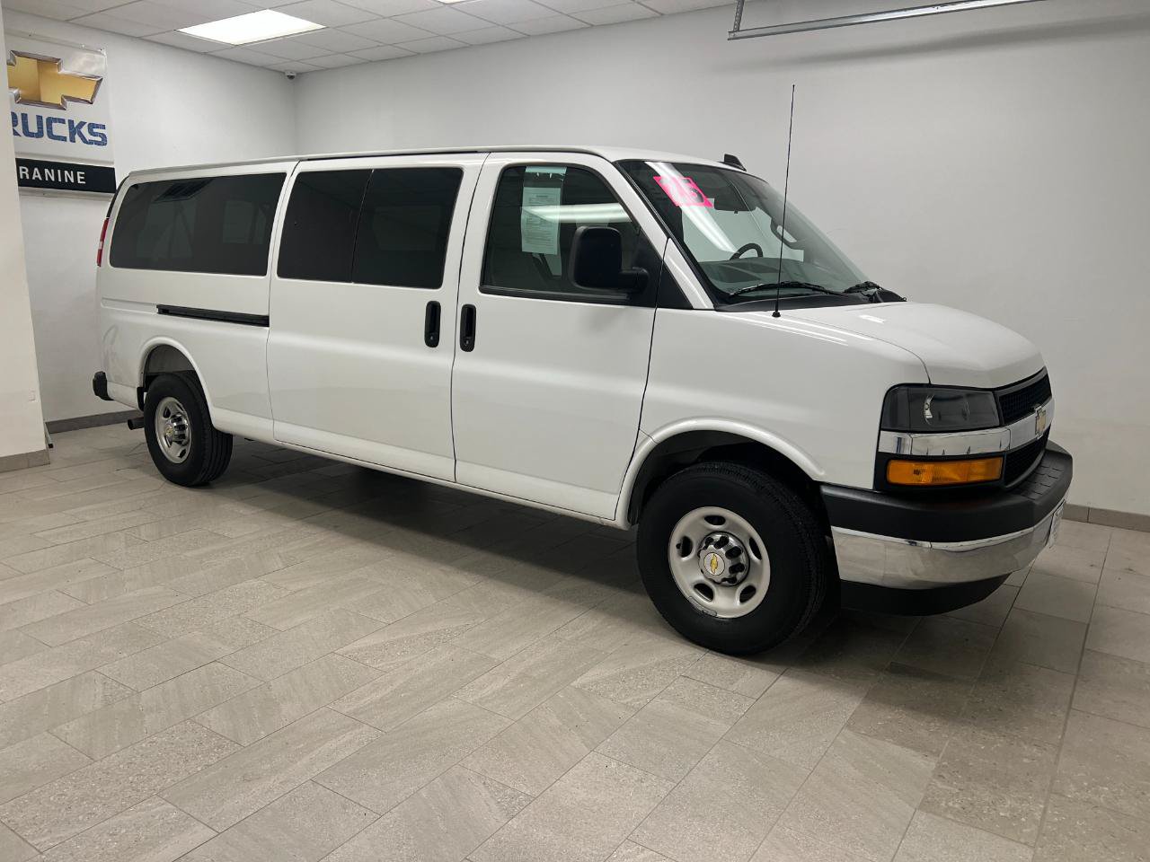 Used 2025 Chevrolet Express 3500 LT w/ LT Preferred Equipment Group RWD image 11