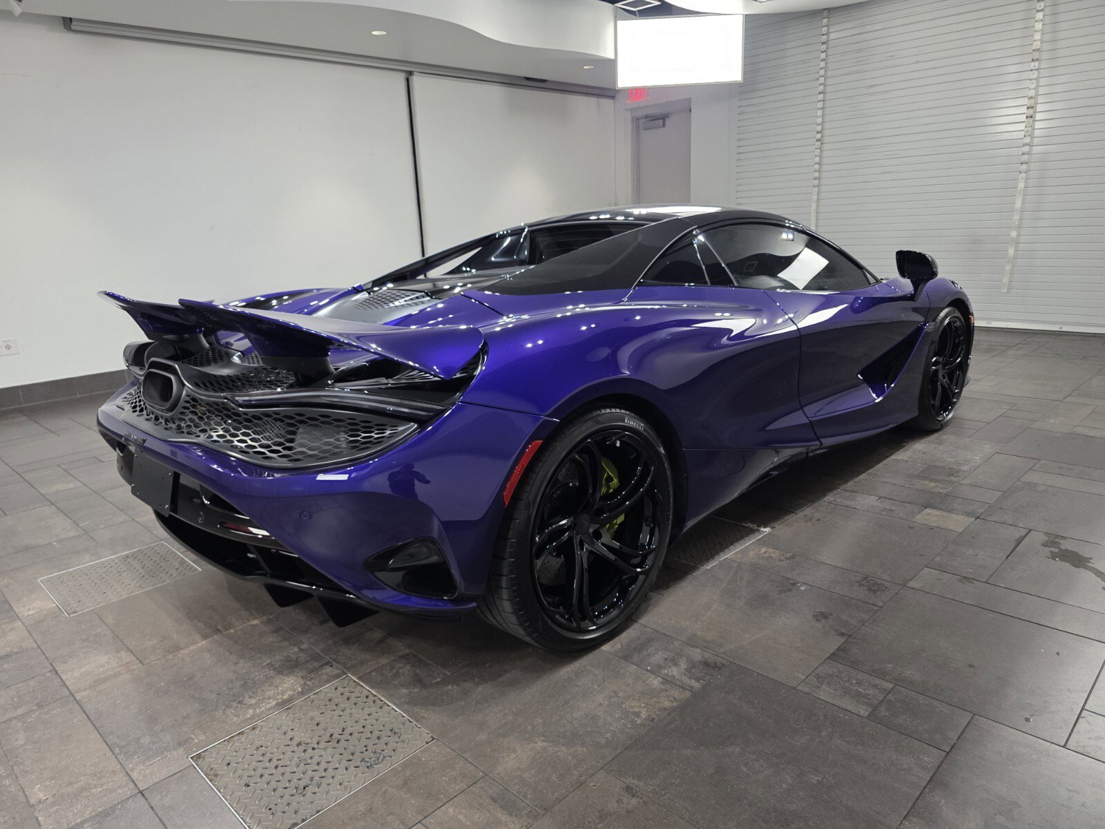 Used 2025 McLaren 750S Spider image 20