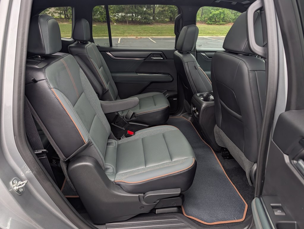 Used 2025 GMC Acadia AT4 w/ Super Cruise Package AWD/4WD image 14