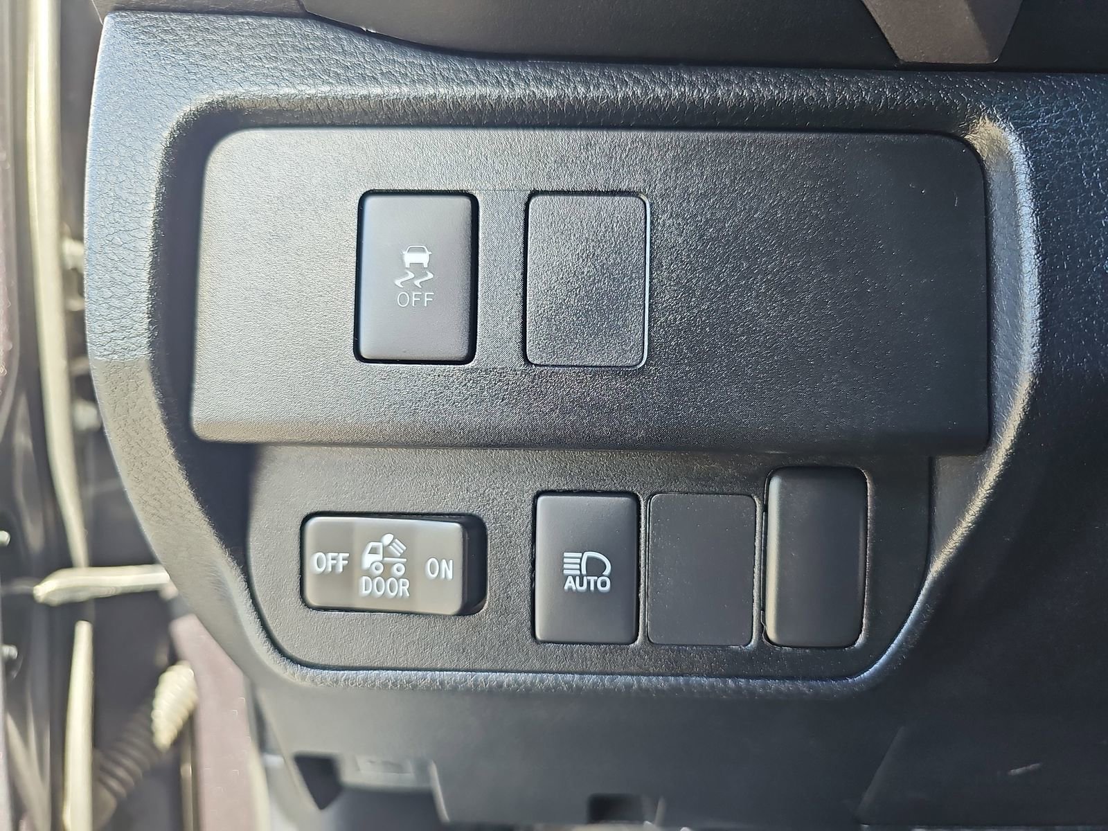 Used 2020 Toyota Tacoma SR5 RWD image 25