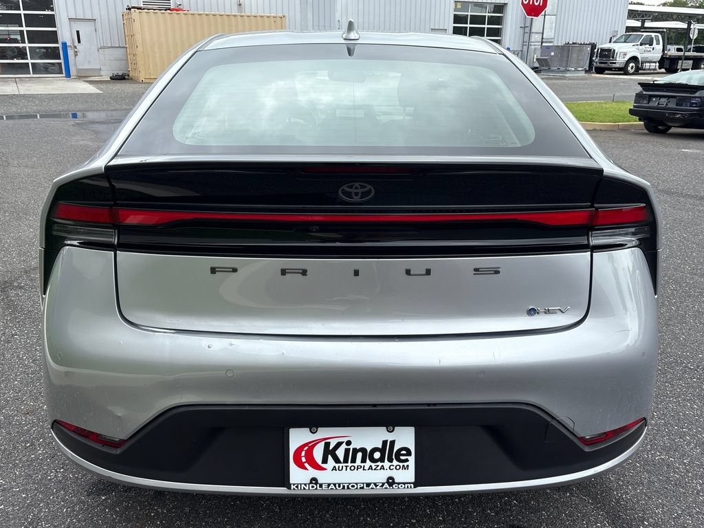 Used 2025 Toyota Prius LE FWD image 28