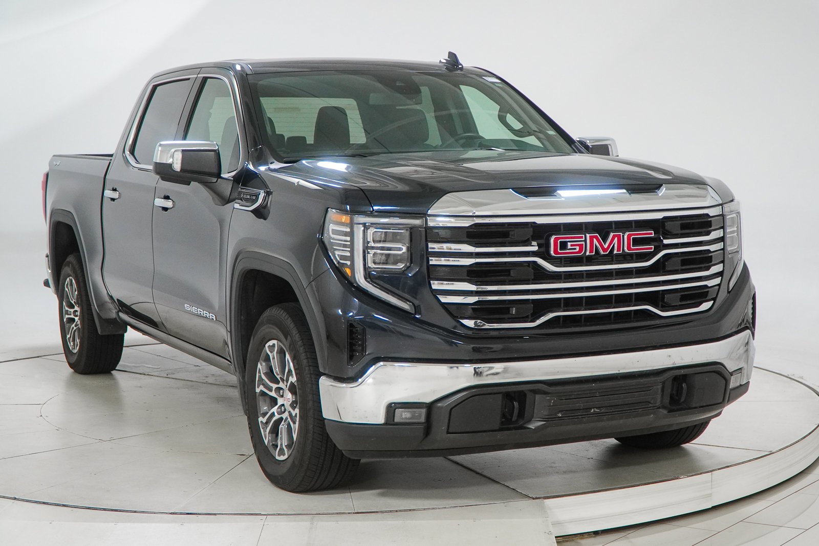 Used 2026 GMC Sierra 1500 SLT AWD/4WD image 14