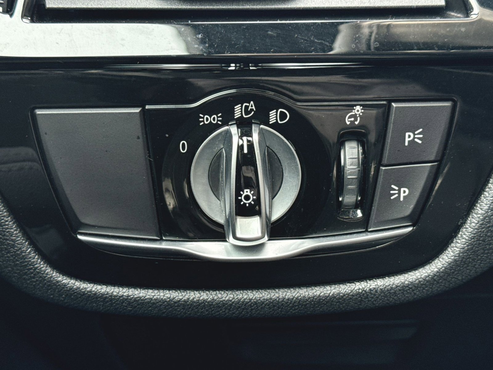 Used 2022 BMW 540i xDrive w/ Premium Package image 21