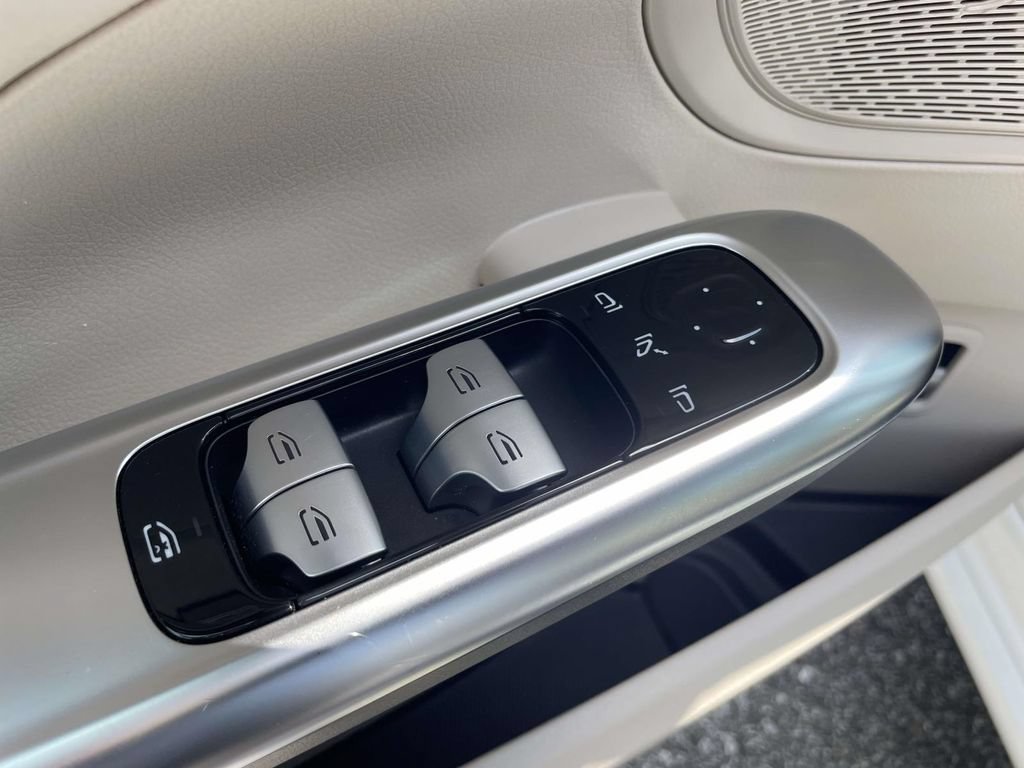 Used 2025 Mercedes-Benz C 300 Sedan image 17