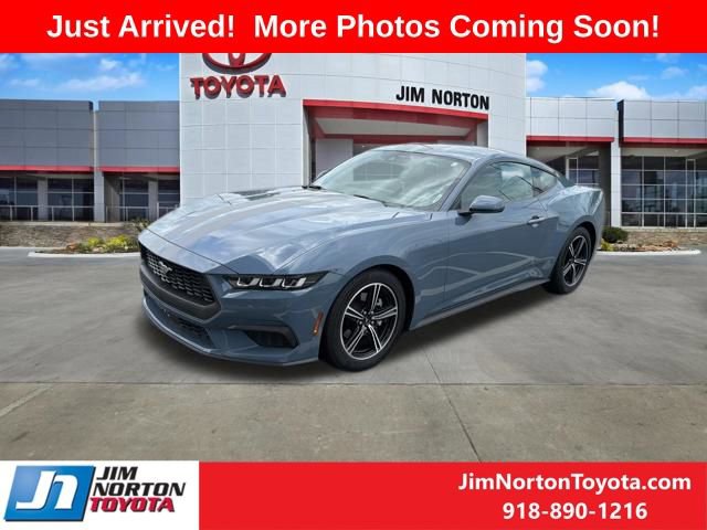 Used 2024 Ford Mustang Coupe RWD image 2