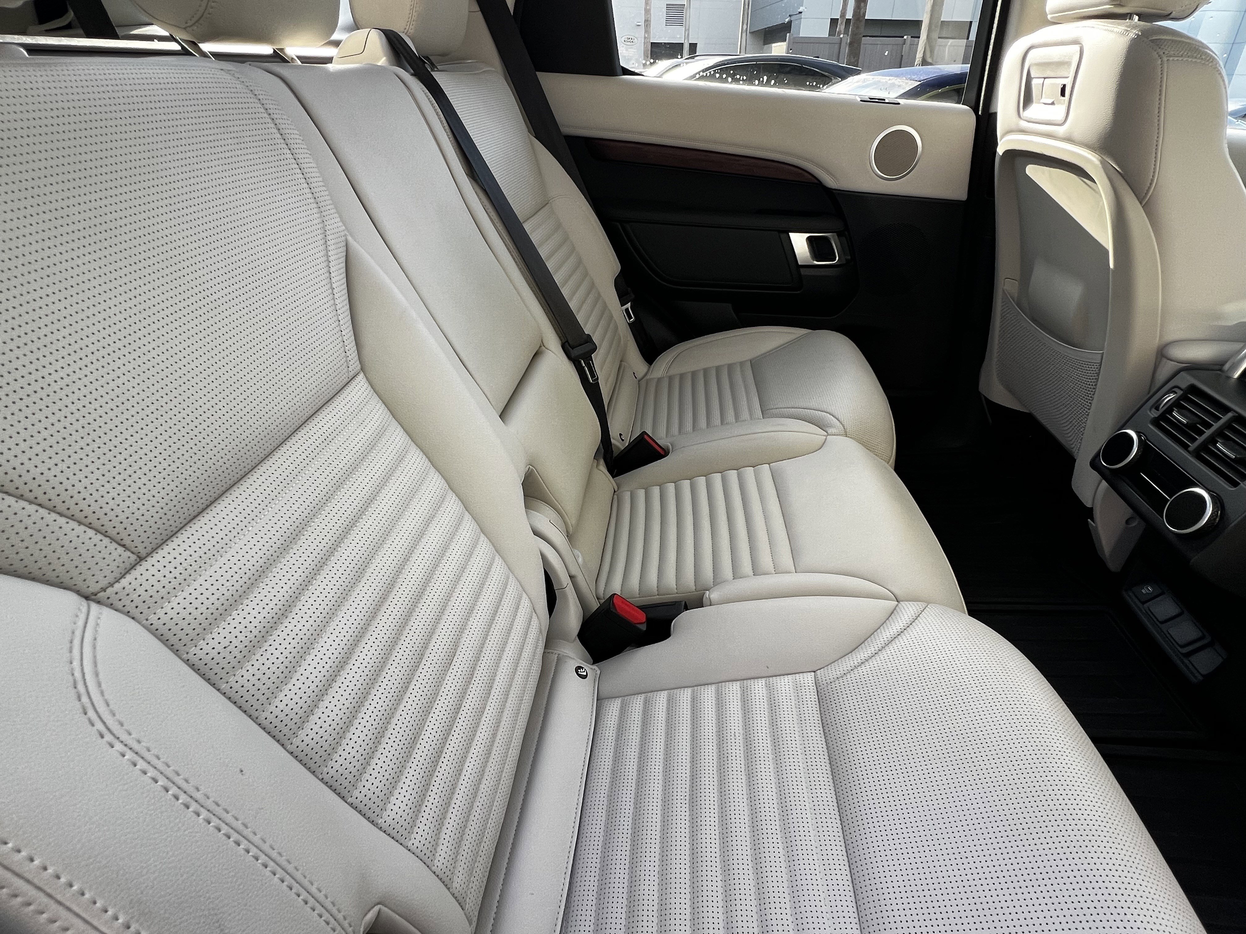 Used 2023 Land Rover Discovery S image 42