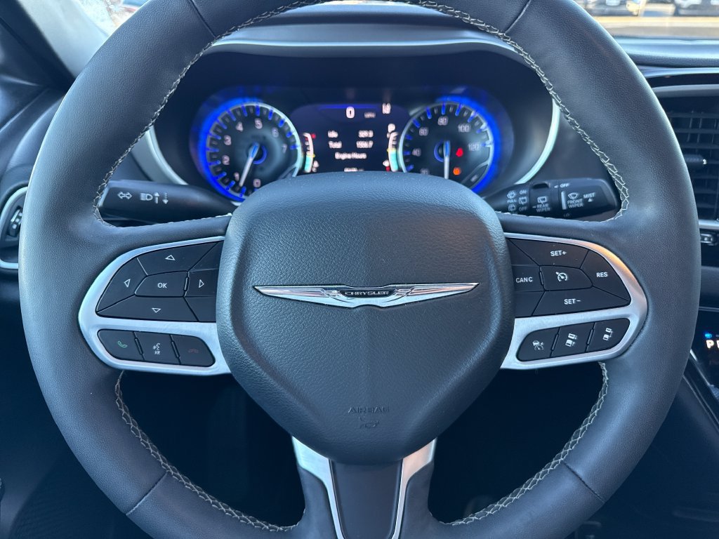 Used 2025 Chrysler Pacifica Select FWD image 11