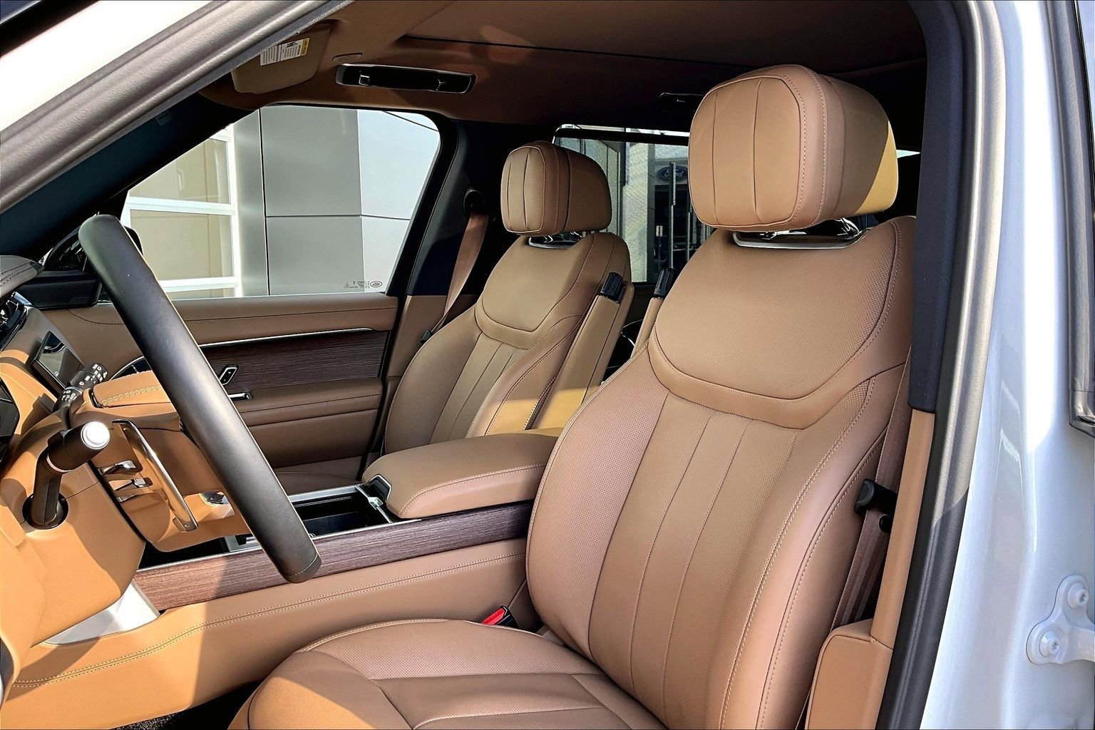 Used 2025 Land Rover Range Rover Long Wheelbase SE image 24