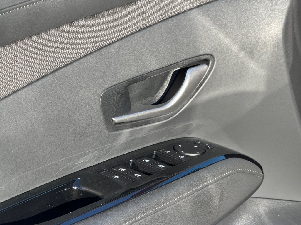 Certified 2025 Hyundai Tucson Limited AWD/4WD image 22