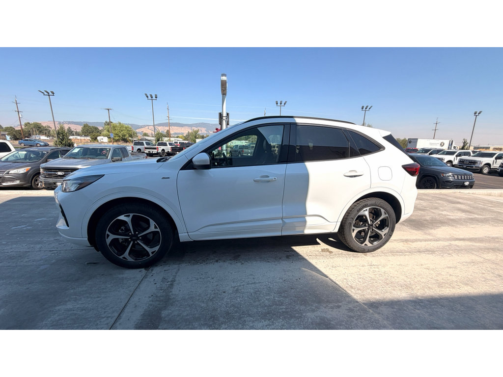 Used 2023 Ford Escape ST-Line Select w/ Tech Pack #1 AWD/4WD image 4