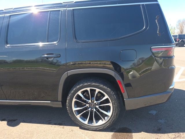 Used 2022 Jeep Wagoneer Series III w/ Premium Group I AWD/4WD image 17