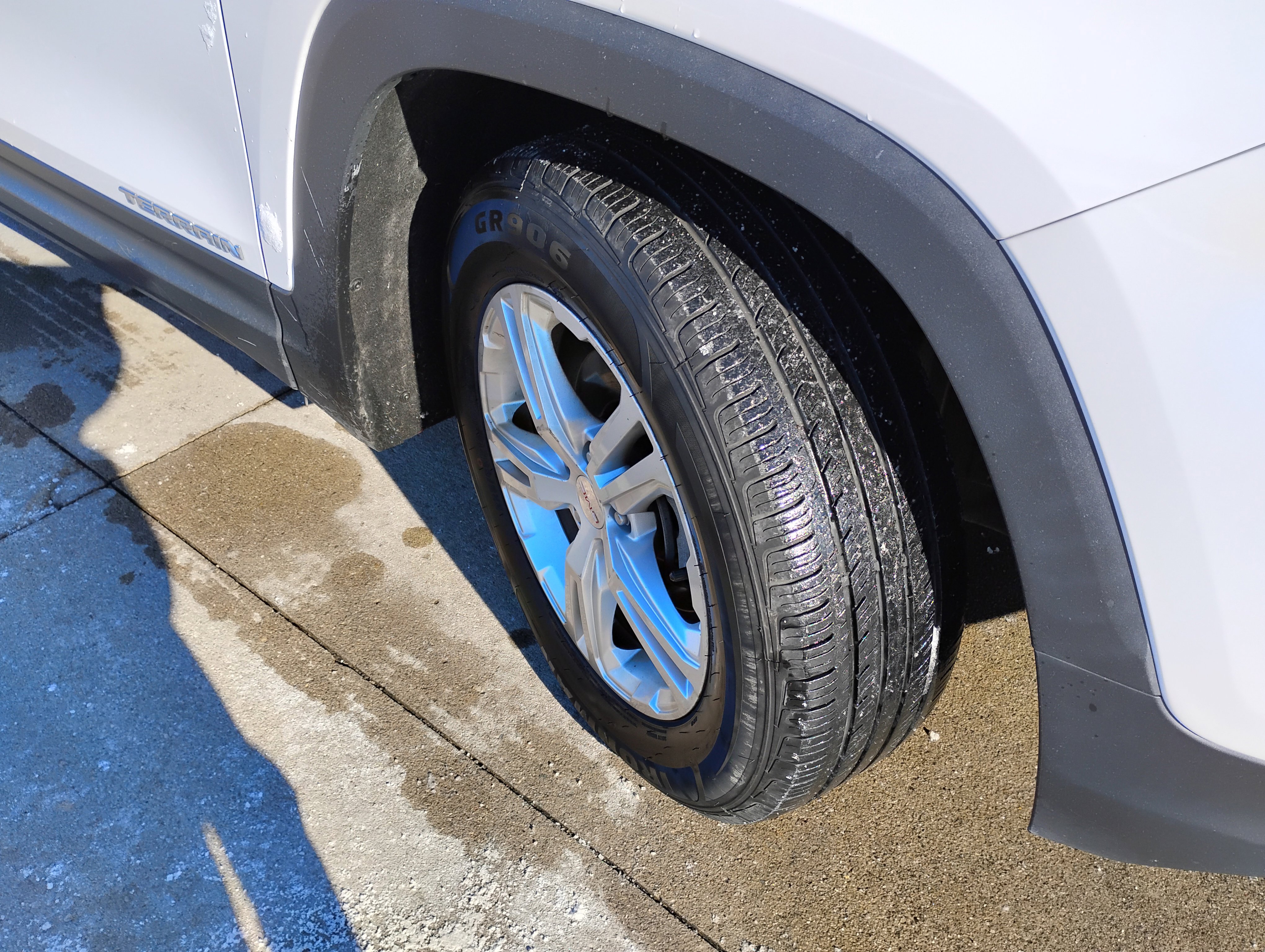 Used 2020 GMC Terrain SLE image 28