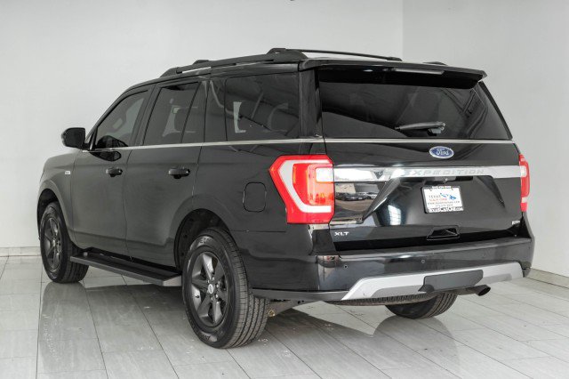 Used 2018 Ford Expedition XLT w/ Equipment Group 202A AWD/4WD image 8