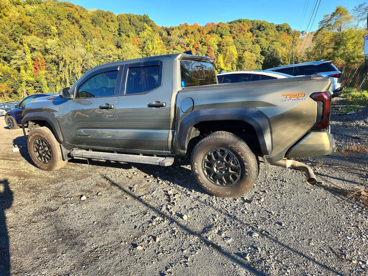 Used 2025 Toyota Tacoma TRD Off-Road w/ TRD Off Road Upgrade Package AWD/4WD image 4