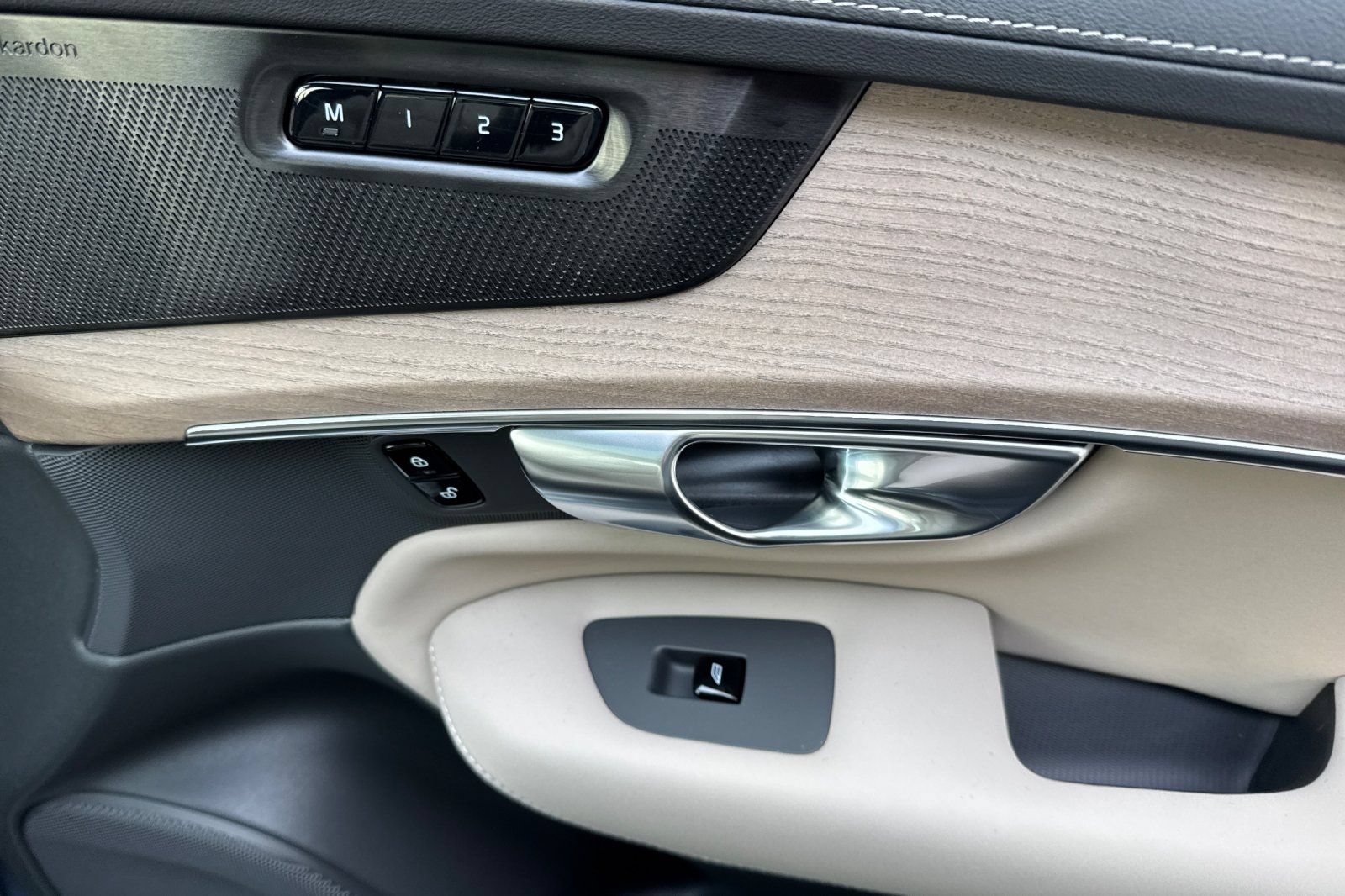 New 2026 Volvo XC90 T8 Ultra w/ Protection Package AWD/4WD image 19
