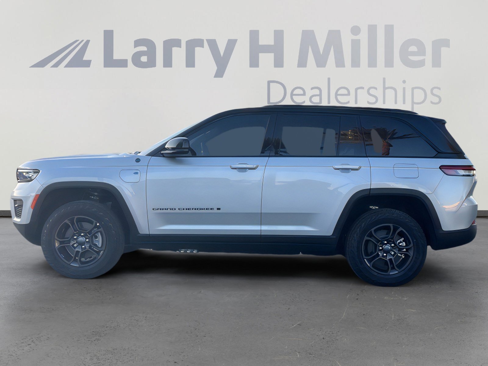 New 2025 Jeep Grand Cherokee Trailhawk image 2