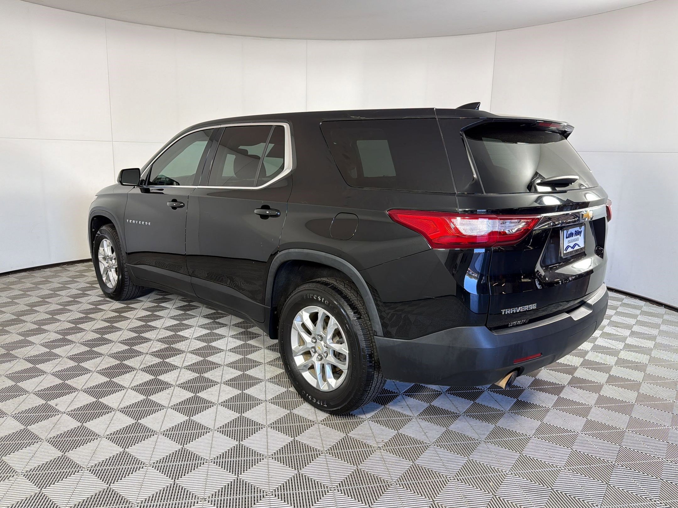 Used 2019 Chevrolet Traverse LS image 3