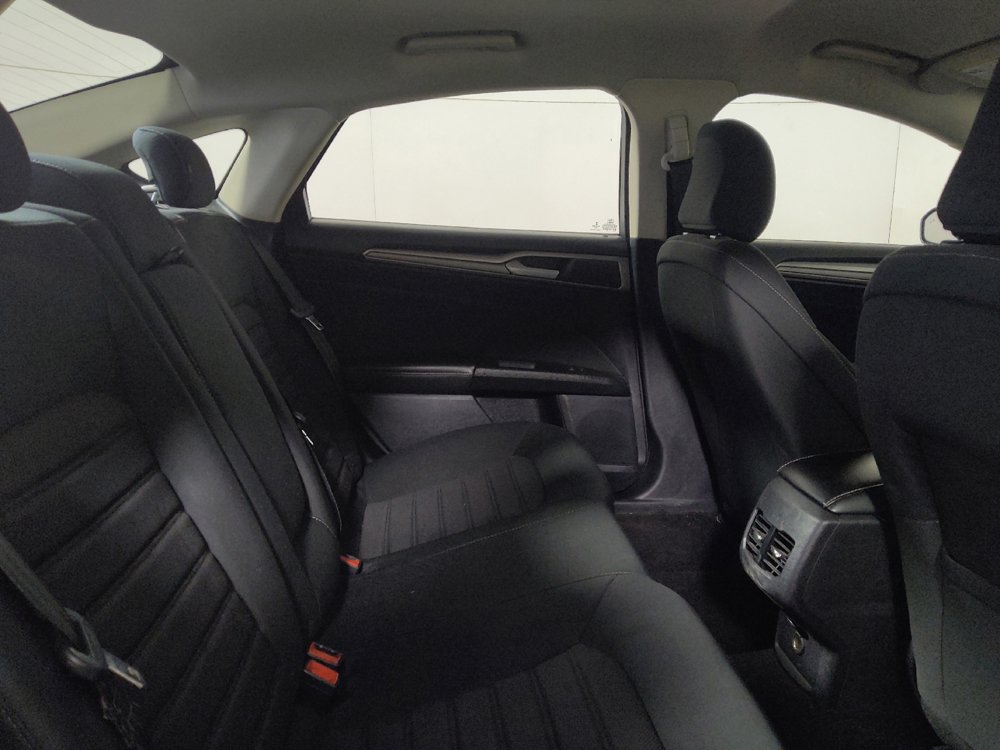 Used 2020 Ford Fusion SE FWD image 19