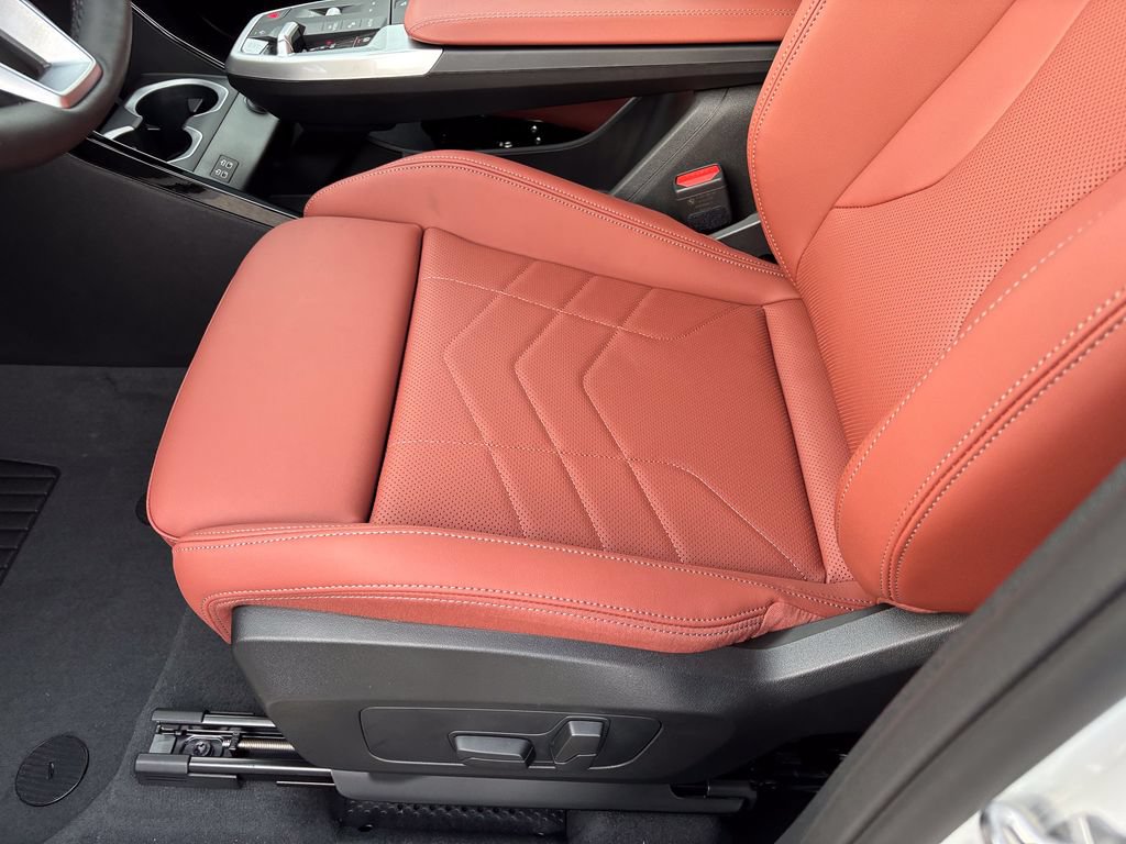 New 2026 BMW X1 xDrive28i AWD/4WD image 16