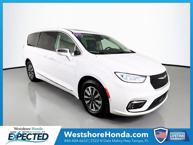 Used 2022 Chrysler Pacifica Limited image 1