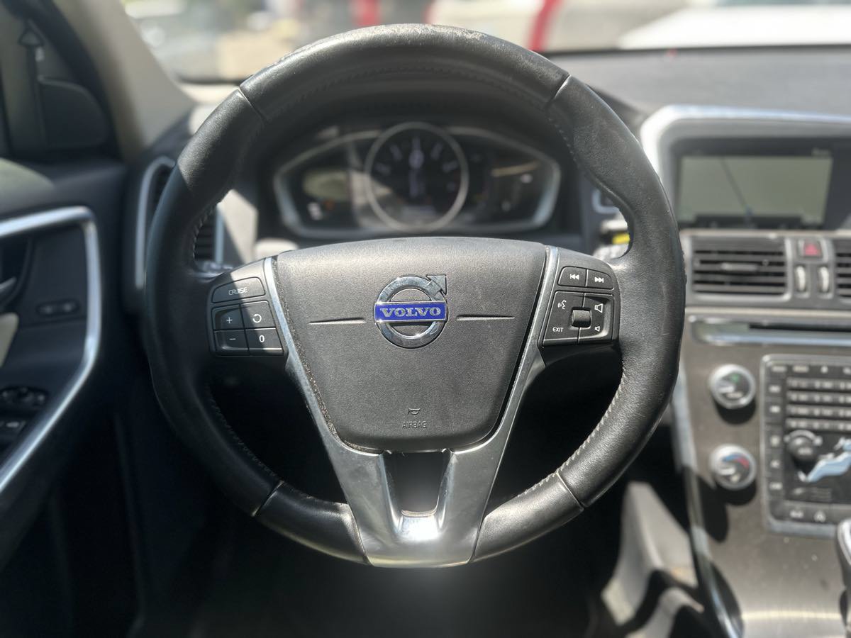 Used 2016 Volvo XC60 T5 Premier w/ Proximity Package FWD image 22