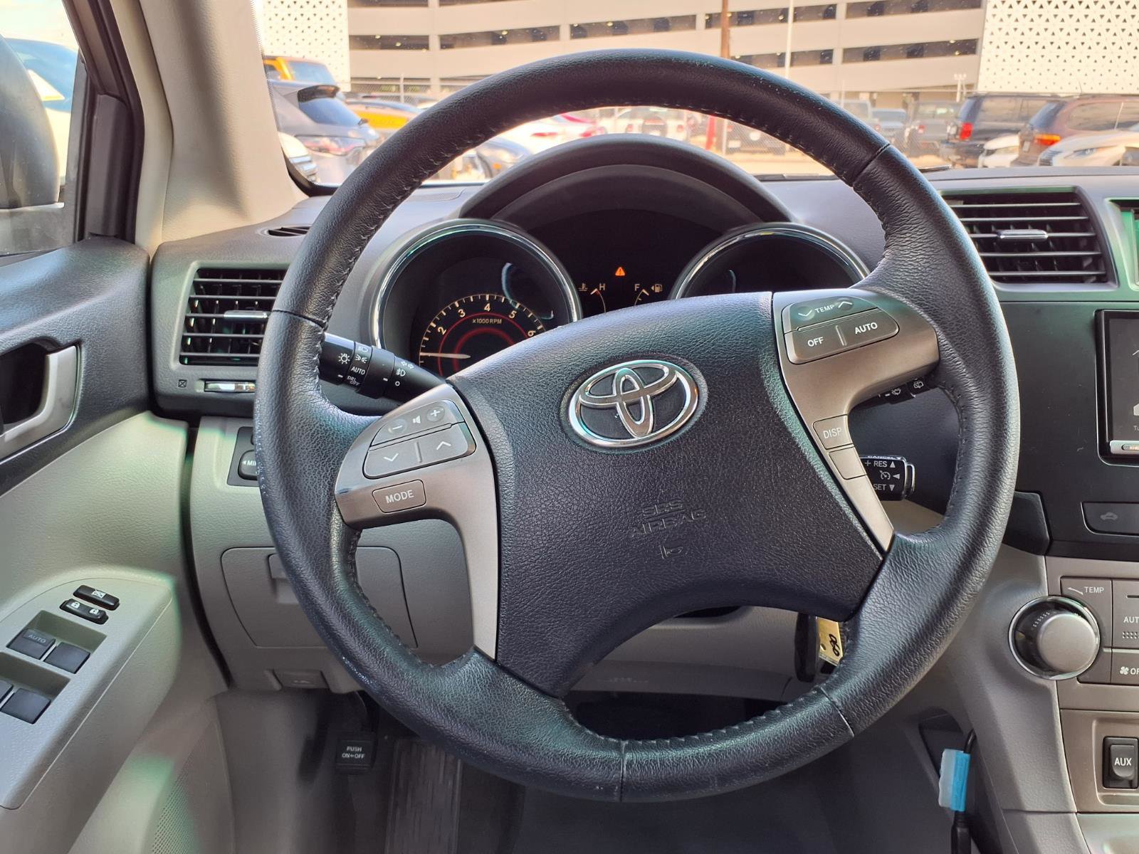 Used 2010 Toyota Highlander SE image 14