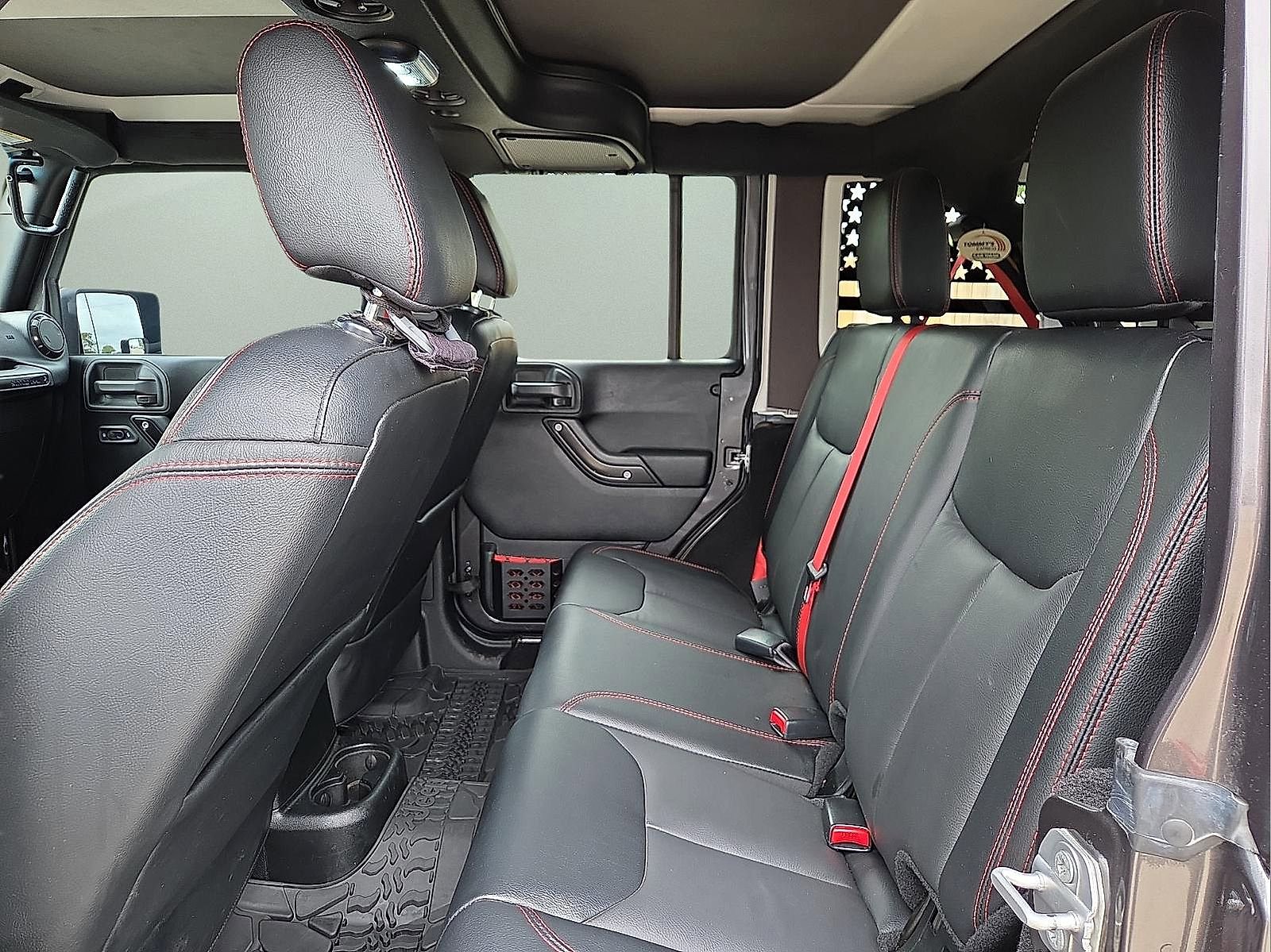 Used 2018 Jeep Wrangler Unlimited Rubicon AWD/4WD image 9