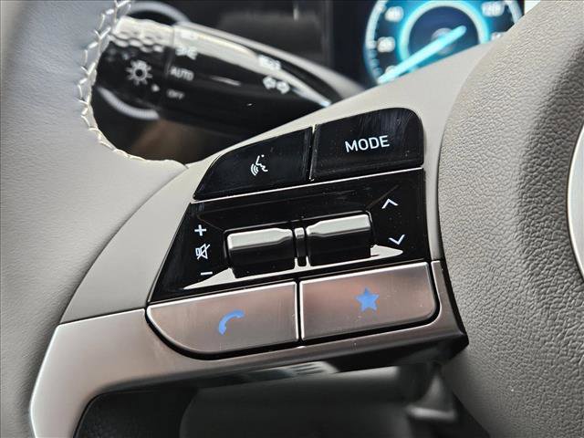 Used 2025 Hyundai Elantra SEL FWD image 15
