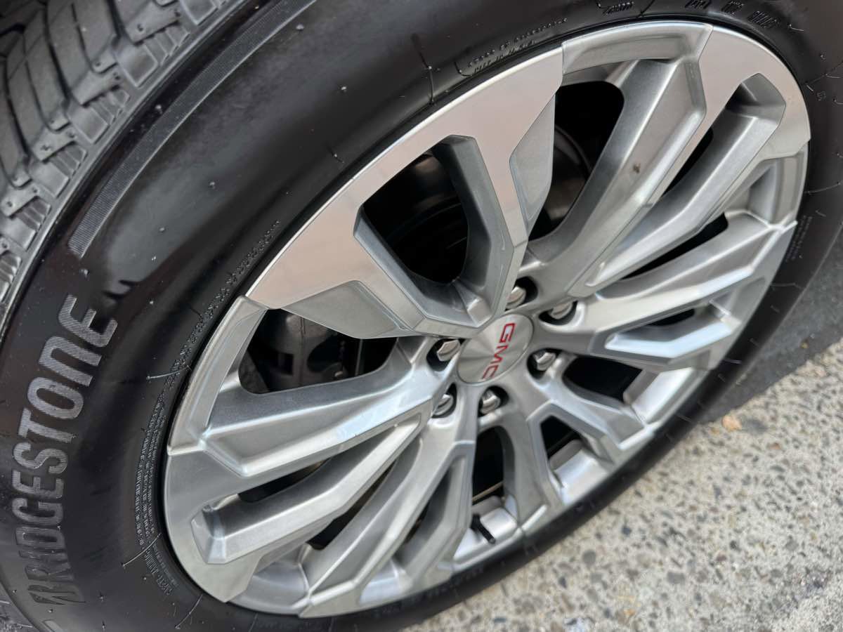 Used 2024 GMC Yukon Denali w/ Advanced Technology Package image 35