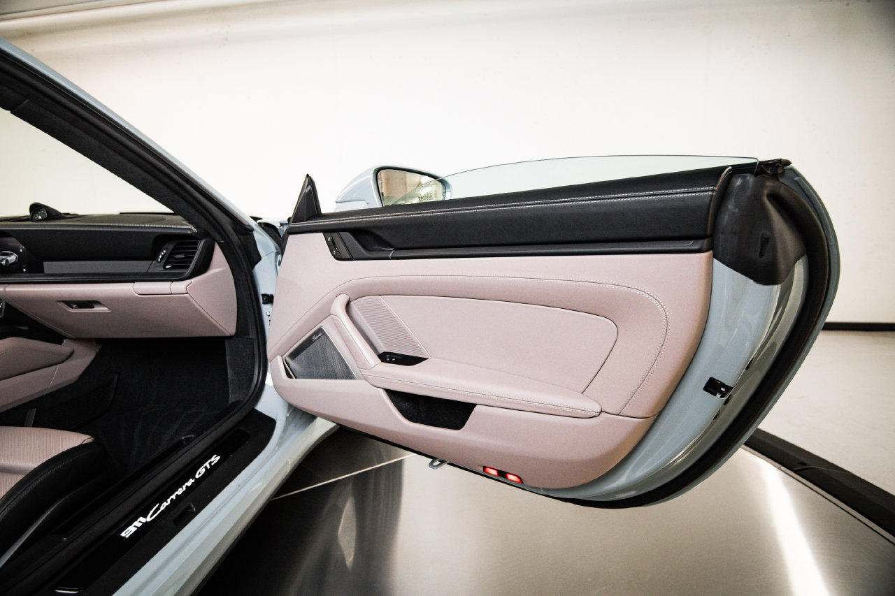 Certified 2025 Porsche 911 Carrera GTS RWD image 27
