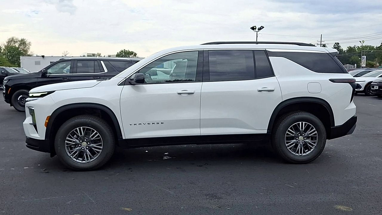 New 2026 Chevrolet Traverse LT image 8