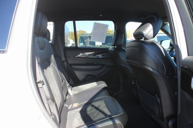 Used 2023 Jeep Grand Cherokee Altitude image 29