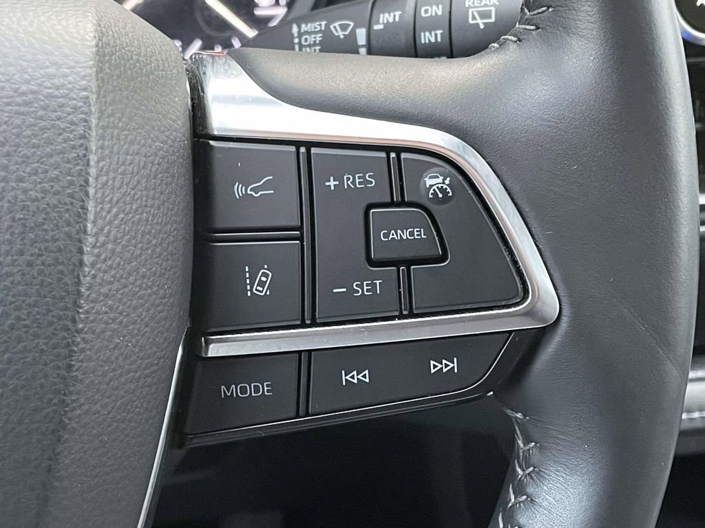 Used 2021 Toyota Highlander XSE image 11