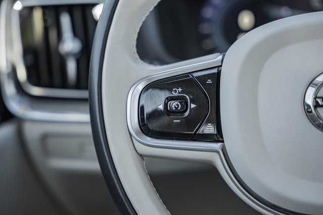 Used 2023 Volvo S60 T8 Plus image 26