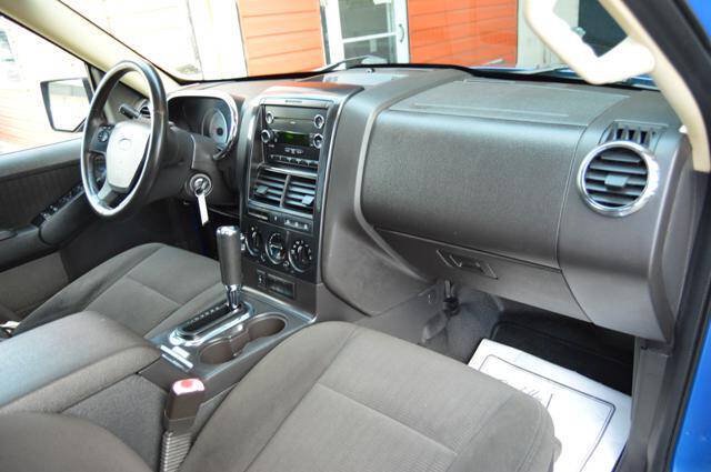 Used 2010 Ford Explorer Sport Trac XLT AWD/4WD image 17