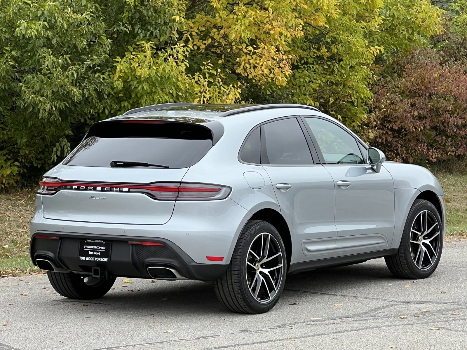 Certified 2025 Porsche Macan image 6