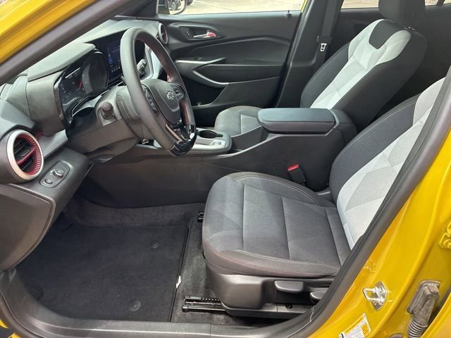 Used 2025 Chevrolet Trax RS w/ Sunroof Package image 18