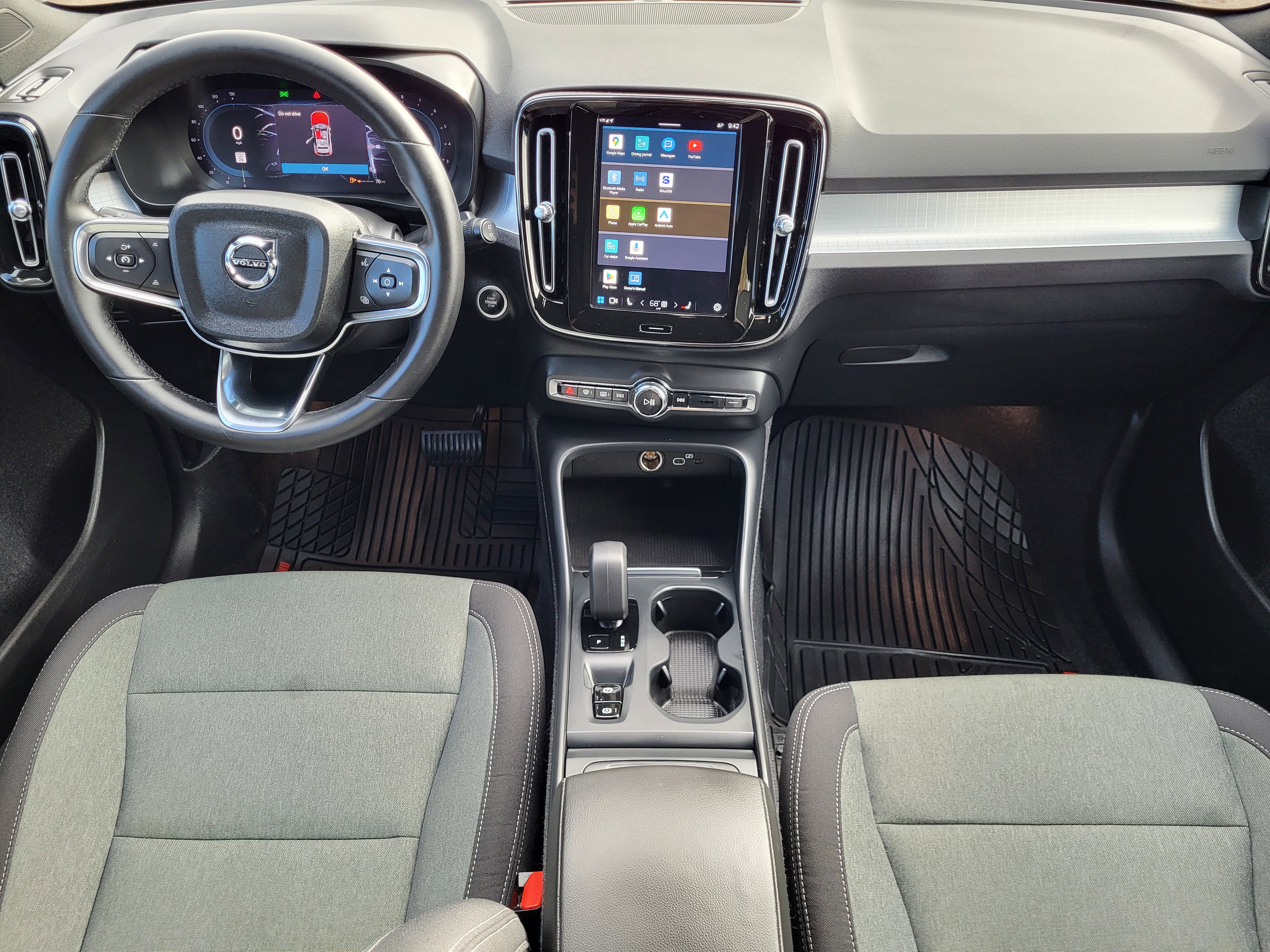 Used 2023 Volvo XC40 B5 Core image 9