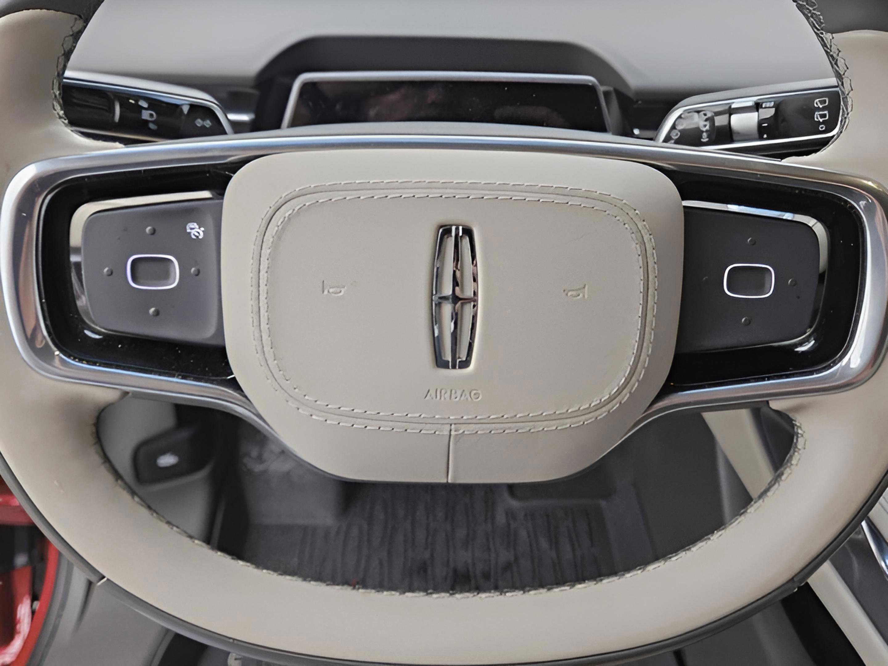 Used 2024 Lincoln Nautilus Premier image 21