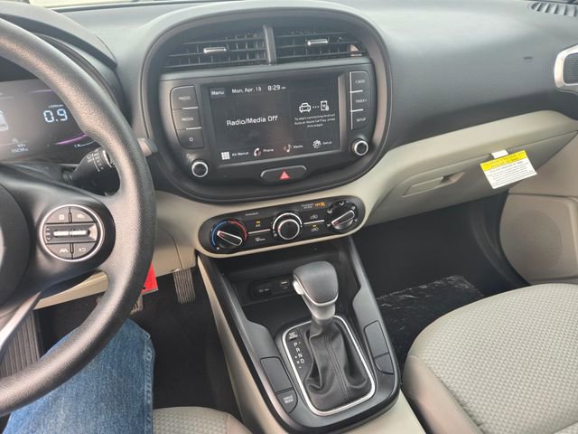 Used 2024 Kia Soul LX w/ Option Group 015 FWD image 2