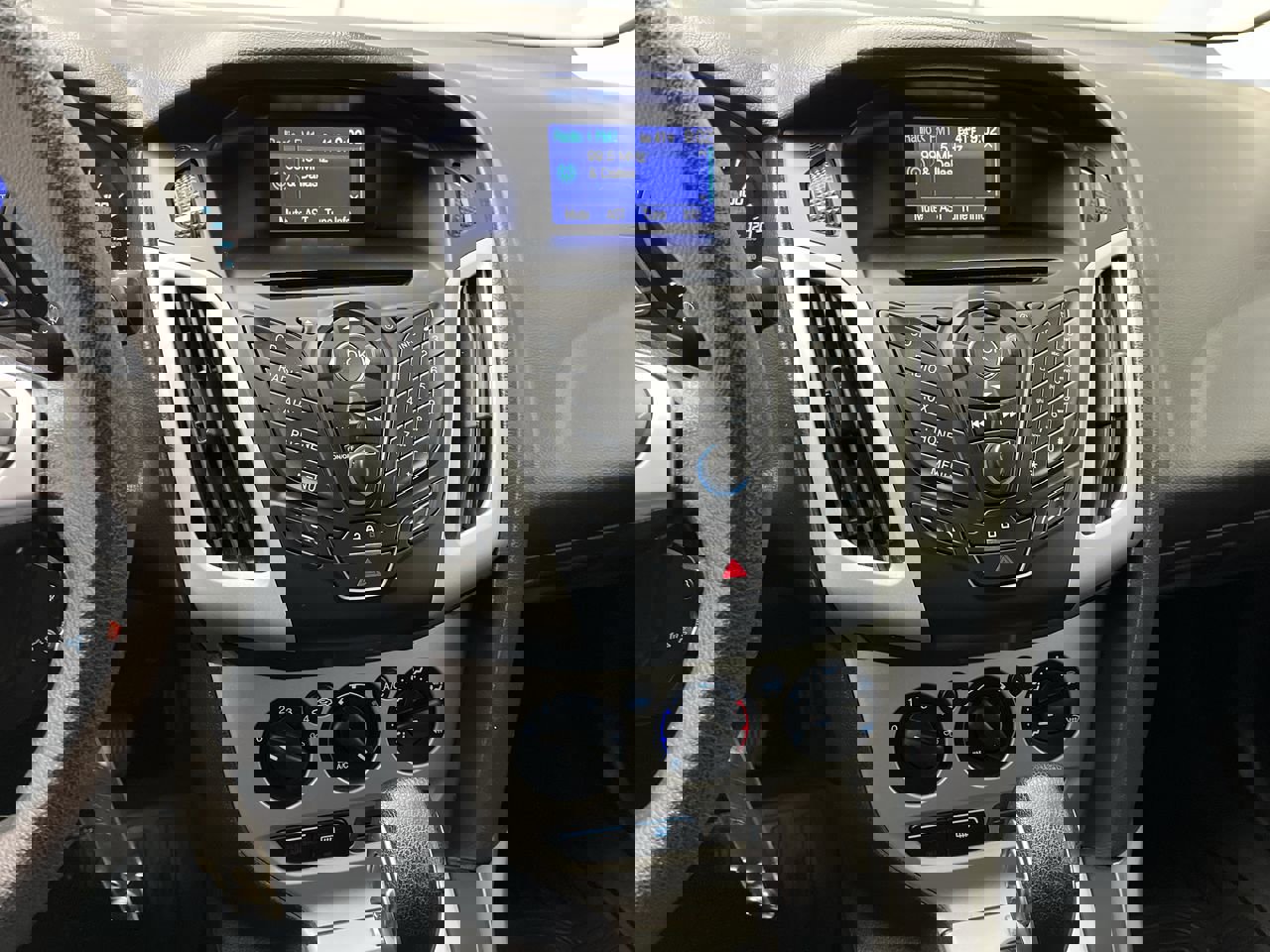 Used 2013 Ford Focus SE w/ SE Winter Pkg image 5