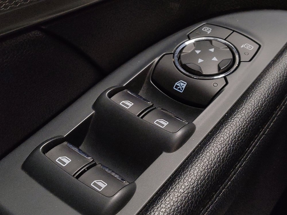 Used 2018 Ford Explorer XLT image 27