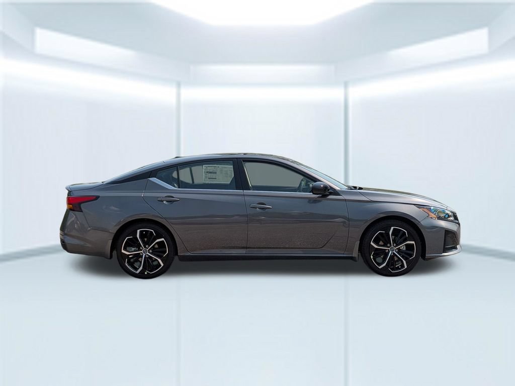New 2026 Nissan Altima 2.5 SR w/ SR Premium Package FWD image 8