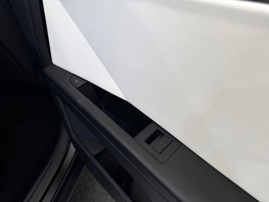 Used 2024 Tesla Cybertruck AWD Crew Cab image 29